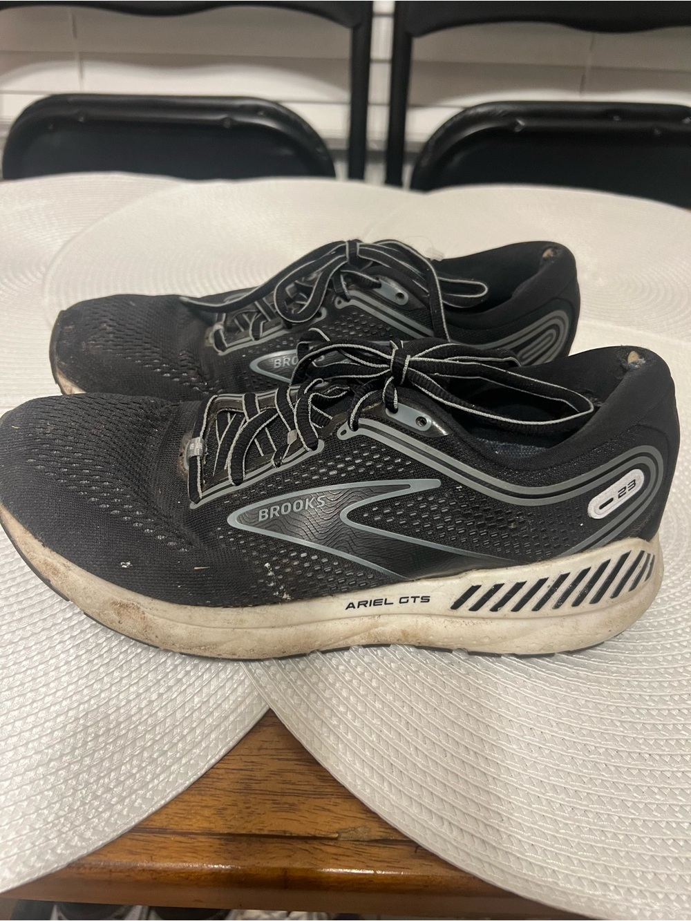 Brooks Women’s Ariel GTS 23 Running Shoes Sneakers Sz 8.5D Black White